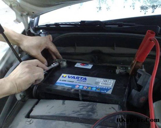 汽车蓄电池更换安装指南