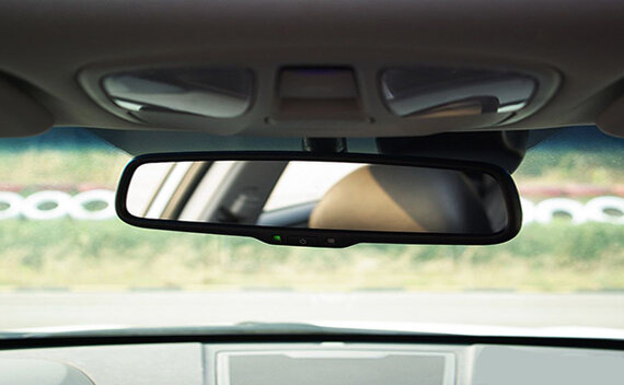 车内后视镜防眩光的方法